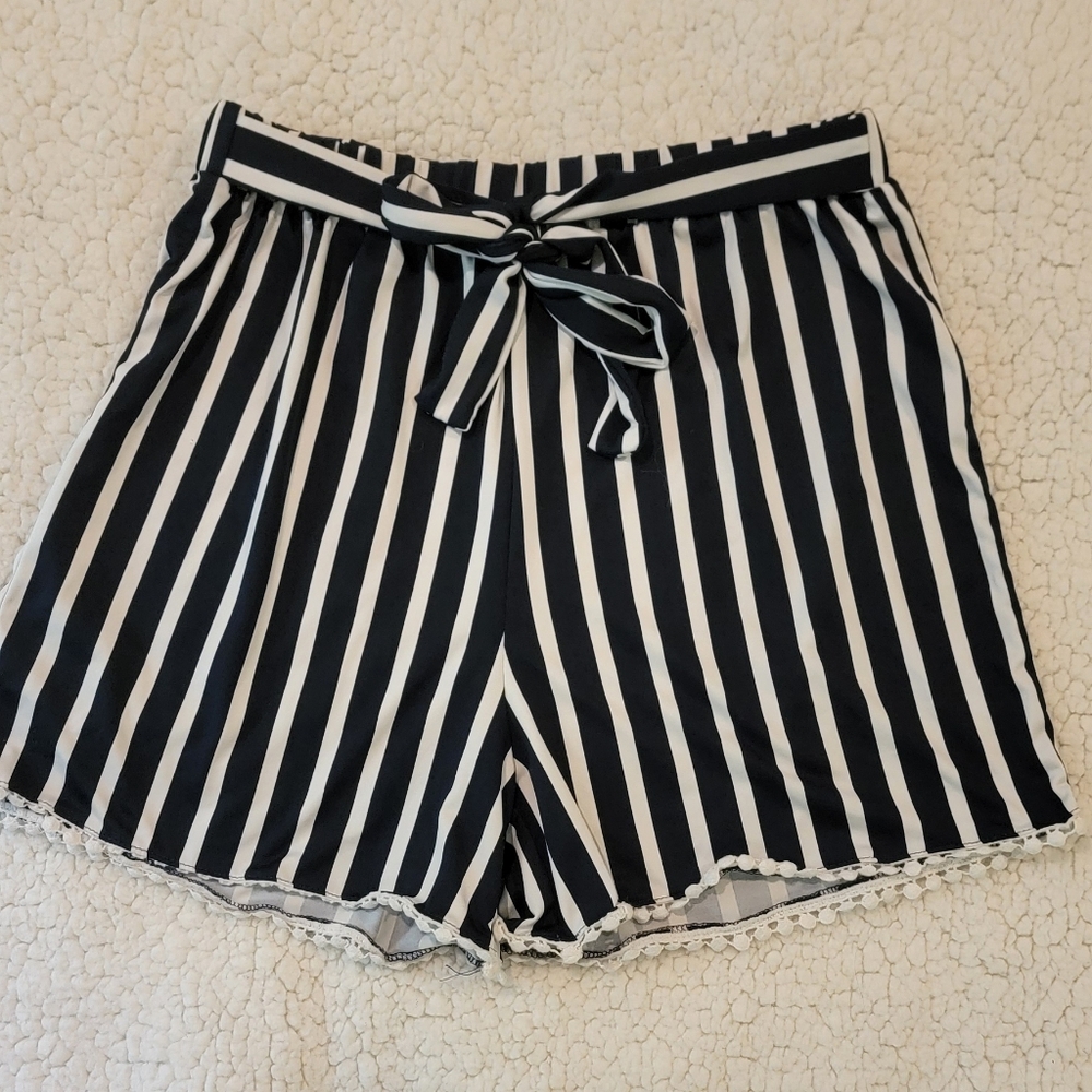Sophia and Zeke girls shorts, size 12, Navy and White stripe